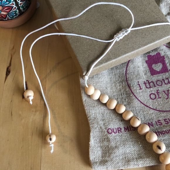 💚 Rose with Açaí Berry Bead Necklace - Picture 5 of 5